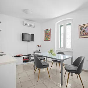 Apartment Bose, Split